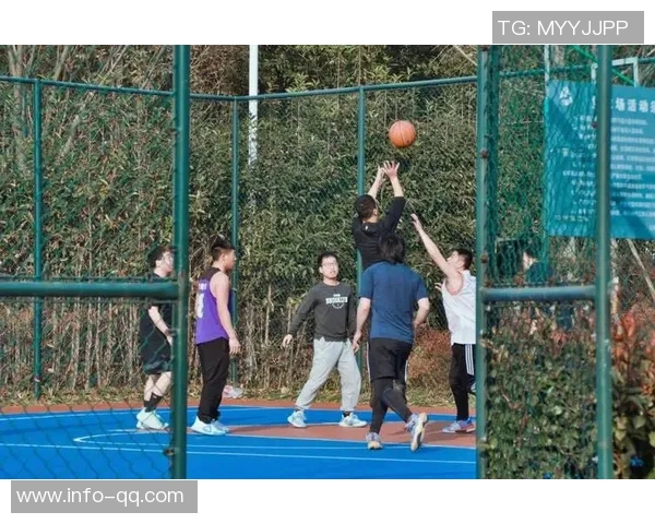 能扣篮的姑娘越来越多了她们在篮球场上展现出无限魅力与力量